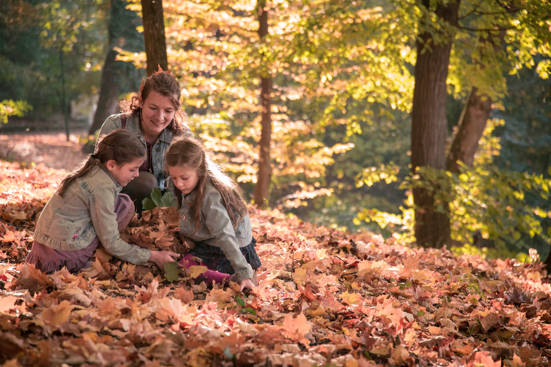 A family moment outdoors in autumnal Brașov 6