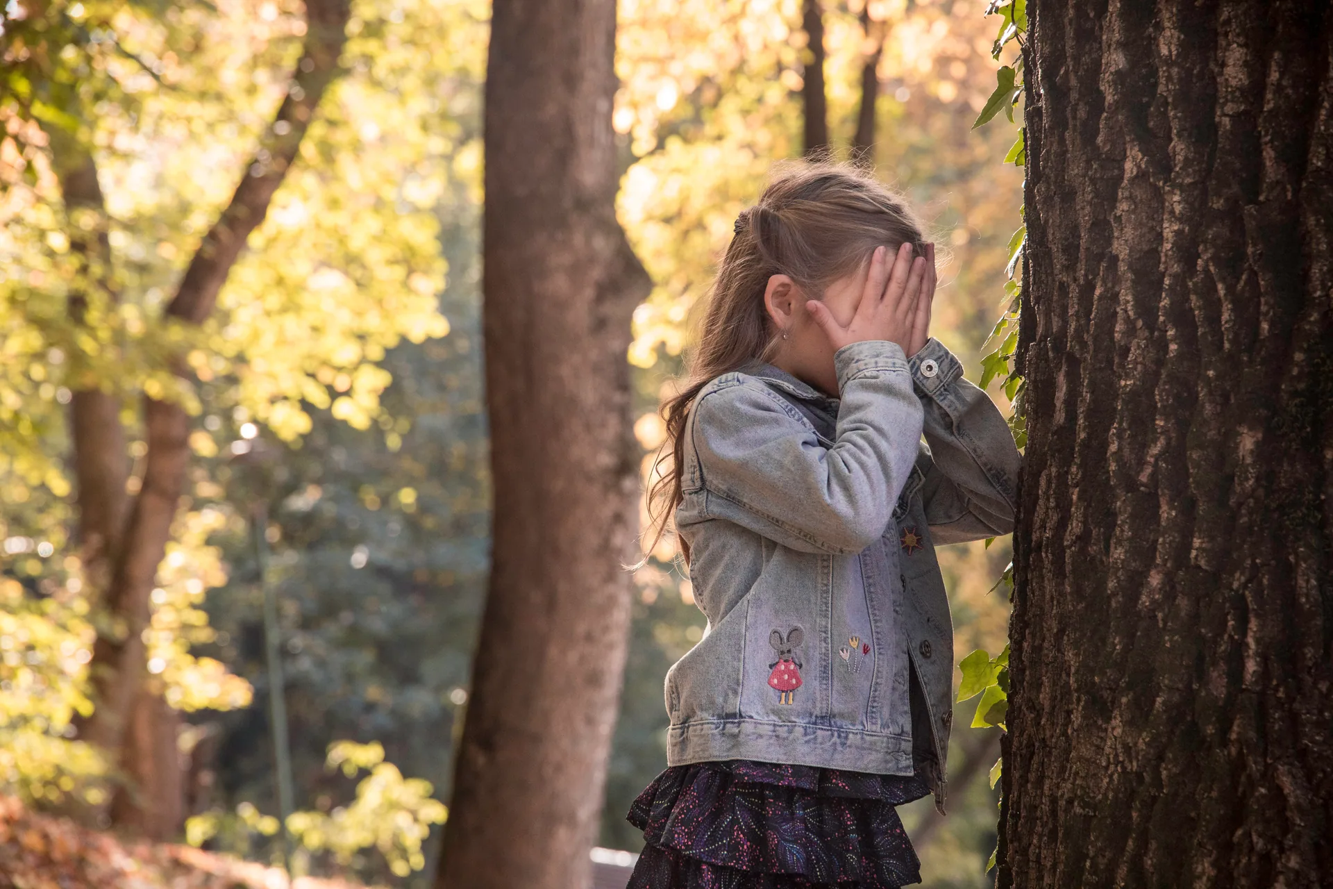 A family moment outdoors in autumnal Brașov 7